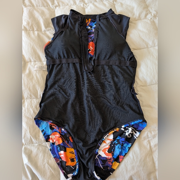 Funky One Piece Swimsuit - Picture 6 of 6